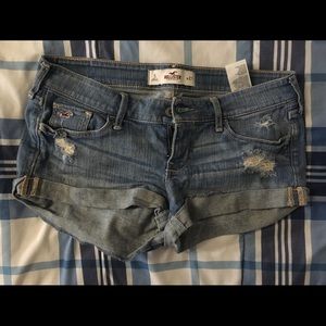 Amazing hollister jean shorts! 😊 hardly worn.